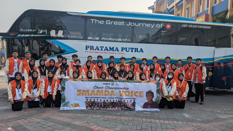 Tim Smamda Voice, paduan suara Smamda Sidoarjo siap berangkat ke Bali mengikuti Bali International Choir Festival 14th, Ahad (27/07/2025). (Siti Ayu/smamda.sch.id)